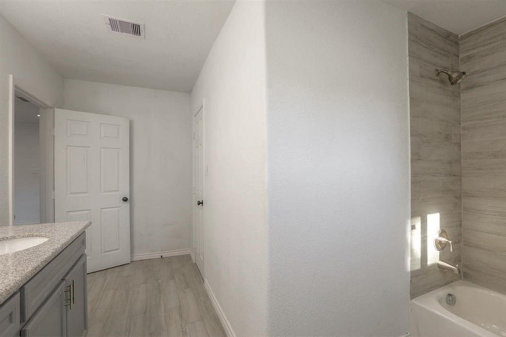 908 1 Kelley Street, Houston, Texas 77009, 3 Bedrooms Bedrooms, 5 Rooms Rooms,2 BathroomsBathrooms,Single-family,For Sale,Kelley,51404722