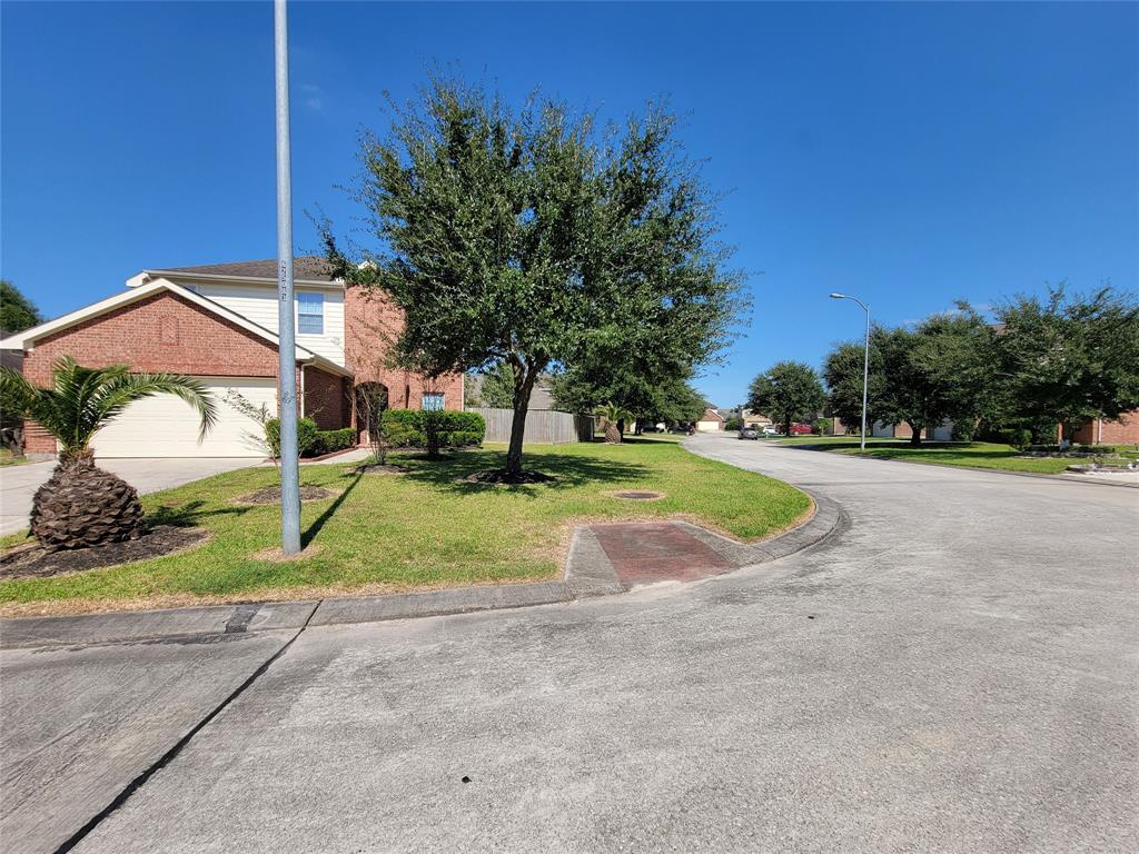 9819 2 Tawny Trace Court, Houston, Texas 77044, 4 Bedrooms Bedrooms, 7 Rooms Rooms,2 BathroomsBathrooms,Single-family,For Sale,Tawny Trace,30845981