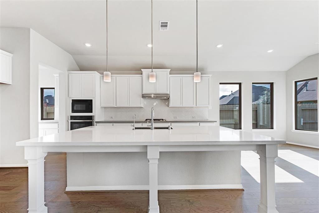 4318 2 Sandy Cove Drive, Manvel, Texas 77578, 4 Bedrooms Bedrooms, 12 Rooms Rooms,4 BathroomsBathrooms,Single-family,For Sale,Sandy Cove,68906075