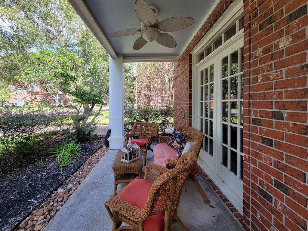 2018 2 Island Oak Street, Houston, Texas 77062, 4 Bedrooms Bedrooms, 10 Rooms Rooms,3 BathroomsBathrooms,Single-family,For Sale,Island Oak,55029896