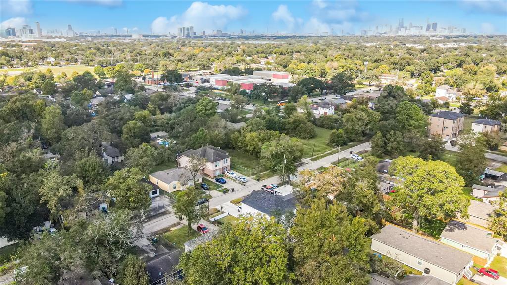 6819 2 Saint Augustine Street, Houston, Texas 77021, 3 Bedrooms Bedrooms, 6 Rooms Rooms,2 BathroomsBathrooms,Single-family,For Sale,Saint Augustine,35196897