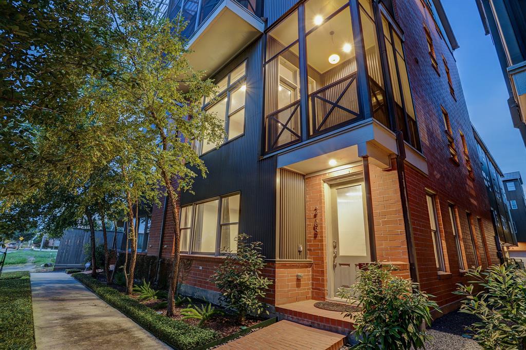 2708 4 Capitol Street, Houston, Texas 77003, 4 Bedrooms Bedrooms, 10 Rooms Rooms,3 BathroomsBathrooms,Townhouse/condo,For Sale,Capitol,76011161