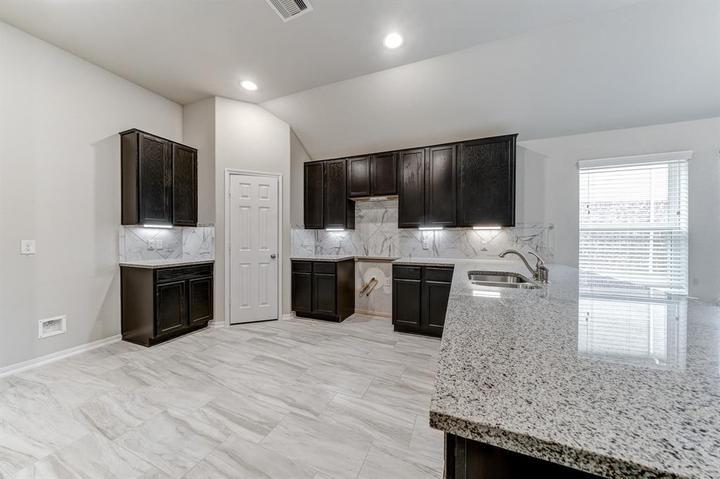 2702 1 Golden Hills Court, Fresno, Texas 77545, 4 Bedrooms Bedrooms, 10 Rooms Rooms,3 BathroomsBathrooms,Single-family,For Sale,Golden Hills,78794679