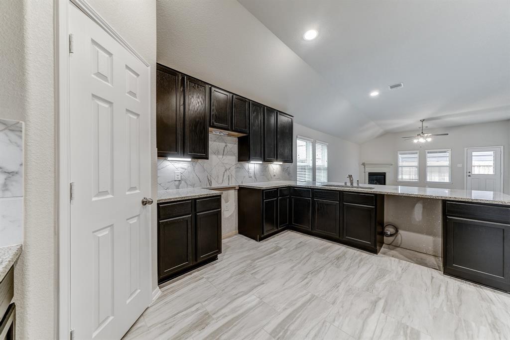 2702 1 Golden Hills Court, Fresno, Texas 77545, 4 Bedrooms Bedrooms, 10 Rooms Rooms,3 BathroomsBathrooms,Single-family,For Sale,Golden Hills,78794679