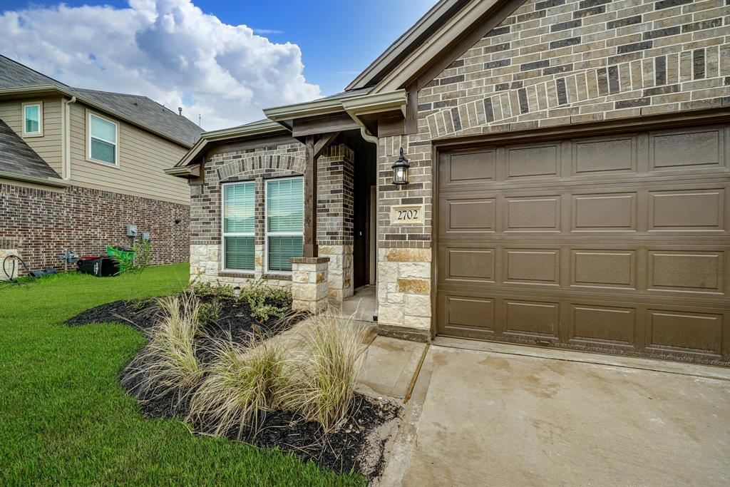 2702 1 Golden Hills Court, Fresno, Texas 77545, 4 Bedrooms Bedrooms, 10 Rooms Rooms,3 BathroomsBathrooms,Single-family,For Sale,Golden Hills,78794679