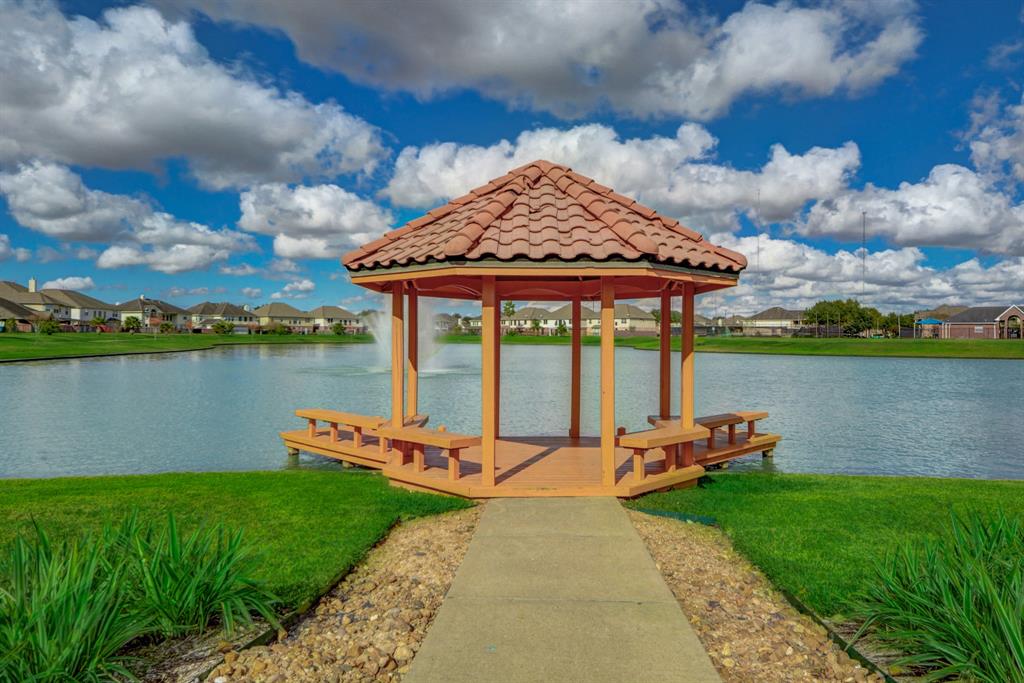 2702 1 Golden Hills Court, Fresno, Texas 77545, 4 Bedrooms Bedrooms, 10 Rooms Rooms,3 BathroomsBathrooms,Single-family,For Sale,Golden Hills,78794679