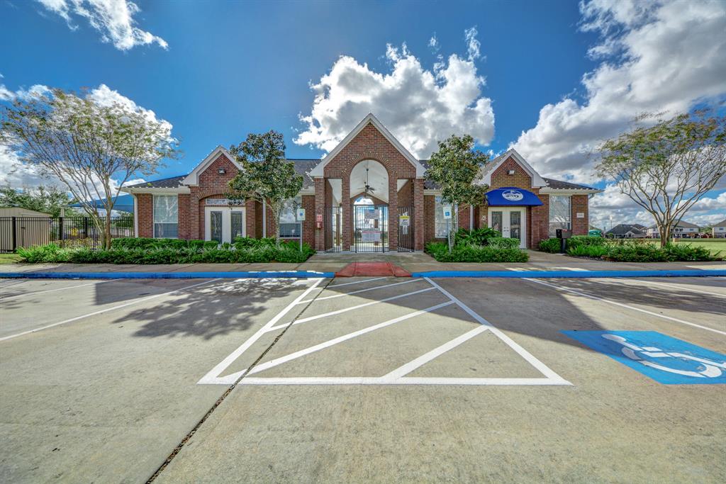 2702 1 Golden Hills Court, Fresno, Texas 77545, 4 Bedrooms Bedrooms, 10 Rooms Rooms,3 BathroomsBathrooms,Single-family,For Sale,Golden Hills,78794679