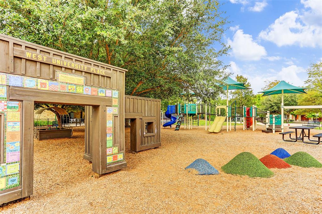 5608 1 Community Drive, Houston, Texas 77005, 2 Bedrooms Bedrooms, 5 Rooms Rooms,1 BathroomBathrooms,Single-family,For Sale,Community,85870661