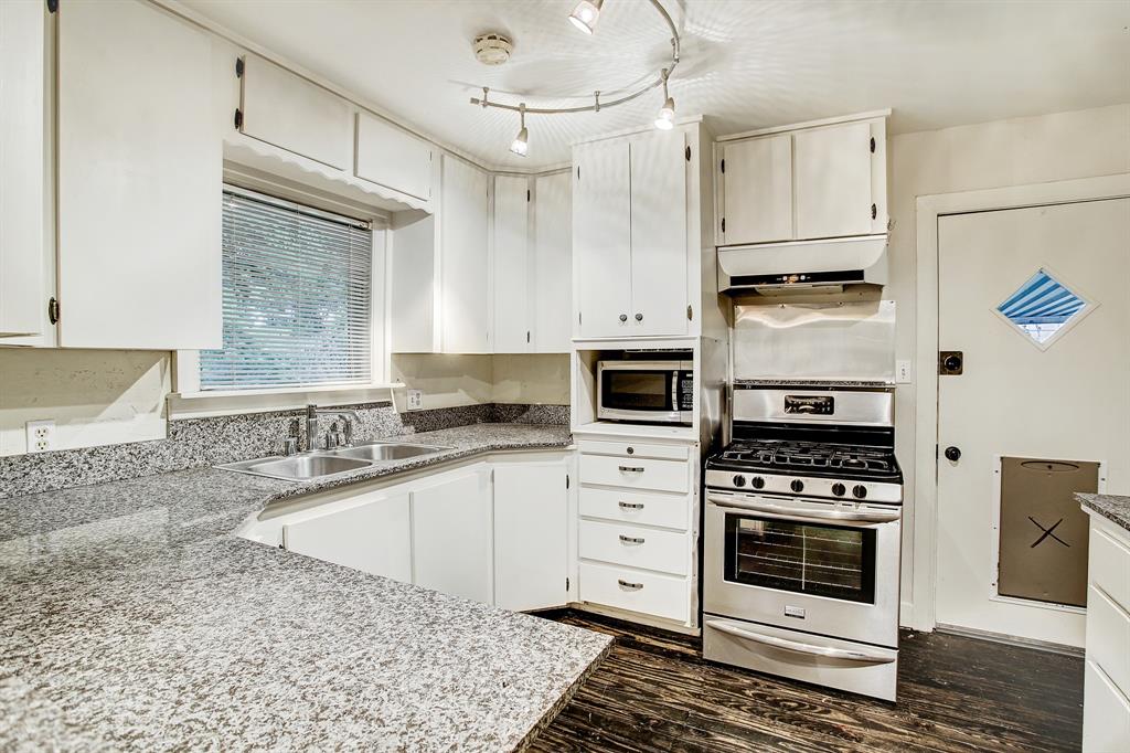 5608 1 Community Drive, Houston, Texas 77005, 2 Bedrooms Bedrooms, 5 Rooms Rooms,1 BathroomBathrooms,Single-family,For Sale,Community,85870661