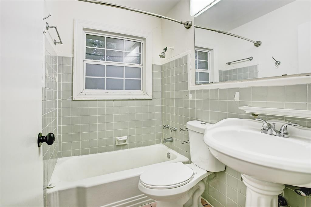 5608 1 Community Drive, Houston, Texas 77005, 2 Bedrooms Bedrooms, 5 Rooms Rooms,1 BathroomBathrooms,Single-family,For Sale,Community,85870661