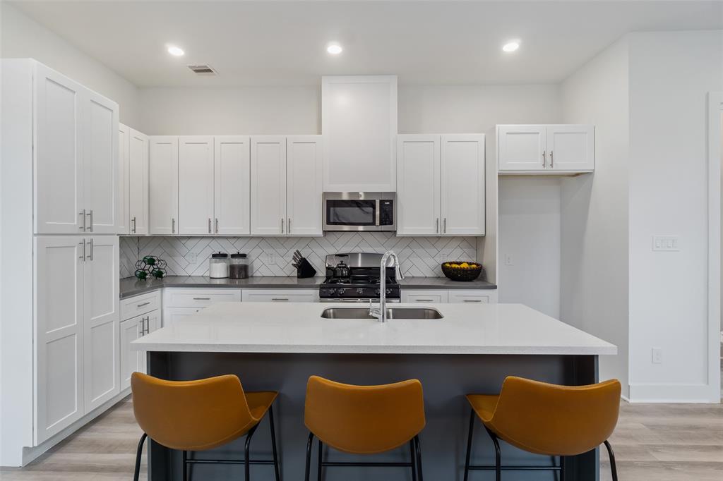 216 2 Oriole Street, Houston, Texas 77018, 3 Bedrooms Bedrooms, 6 Rooms Rooms,2 BathroomsBathrooms,Single-family,For Sale,Oriole,68820571