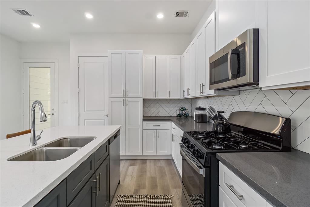 216 2 Oriole Street, Houston, Texas 77018, 3 Bedrooms Bedrooms, 6 Rooms Rooms,2 BathroomsBathrooms,Single-family,For Sale,Oriole,68820571