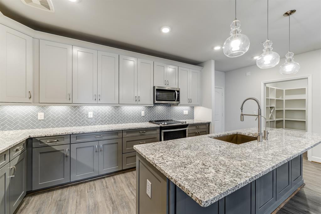 6804 Westview Drive, Houston, Texas 77055, 2 Bedrooms Bedrooms, 7 Rooms Rooms,2 BathroomsBathrooms,Mid/hi-rise Condo,For Sale,OTHER,Westview,79511799
