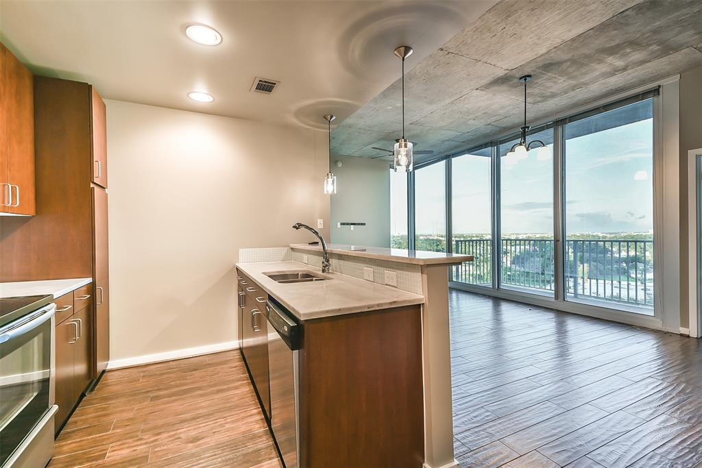 5925 Almeda Road, Houston, Texas 77004, 2 Bedrooms Bedrooms, 5 Rooms Rooms,2 BathroomsBathrooms,Mid/hi-rise Condo,For Sale,THE MOSAIC ON HERMANN PARK,Almeda,85413333