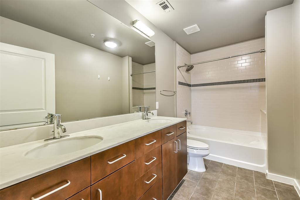 5925 Almeda Road, Houston, Texas 77004, 2 Bedrooms Bedrooms, 5 Rooms Rooms,2 BathroomsBathrooms,Mid/hi-rise Condo,For Sale,THE MOSAIC ON HERMANN PARK,Almeda,85413333