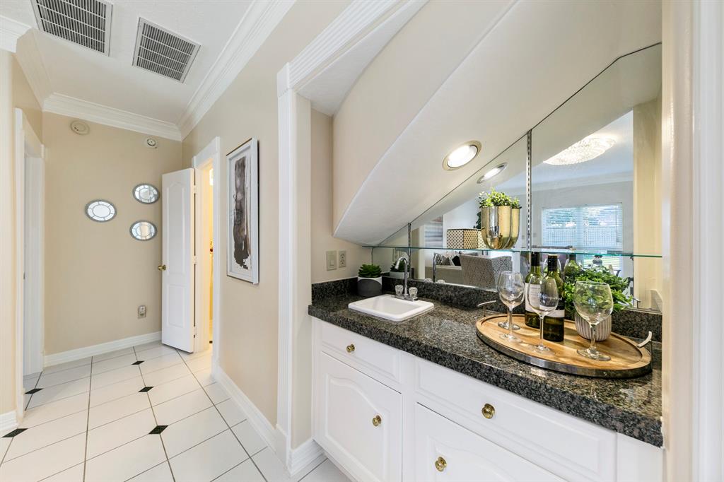 13614 2 Lakeshore Way Court, Houston, Texas 77077, 5 Bedrooms Bedrooms, 5 Rooms Rooms,4 BathroomsBathrooms,Single-family,For Sale,Lakeshore Way,73024446