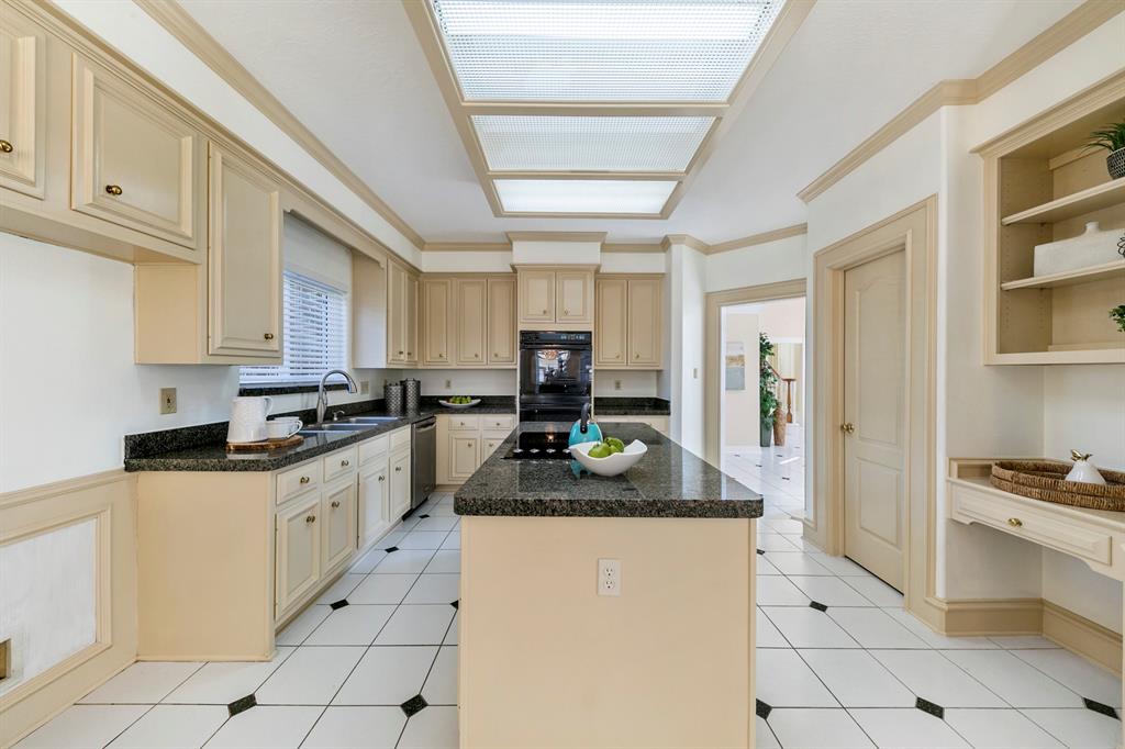 13614 2 Lakeshore Way Court, Houston, Texas 77077, 5 Bedrooms Bedrooms, 5 Rooms Rooms,4 BathroomsBathrooms,Single-family,For Sale,Lakeshore Way,73024446