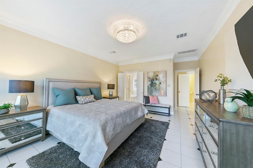 13614 2 Lakeshore Way Court, Houston, Texas 77077, 5 Bedrooms Bedrooms, 5 Rooms Rooms,4 BathroomsBathrooms,Single-family,For Sale,Lakeshore Way,73024446