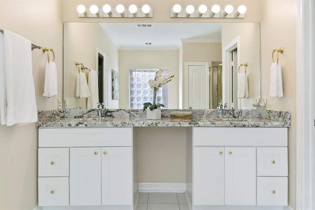 13614 2 Lakeshore Way Court, Houston, Texas 77077, 5 Bedrooms Bedrooms, 5 Rooms Rooms,4 BathroomsBathrooms,Single-family,For Sale,Lakeshore Way,73024446
