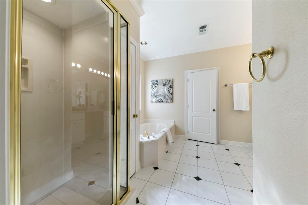13614 2 Lakeshore Way Court, Houston, Texas 77077, 5 Bedrooms Bedrooms, 5 Rooms Rooms,4 BathroomsBathrooms,Single-family,For Sale,Lakeshore Way,73024446