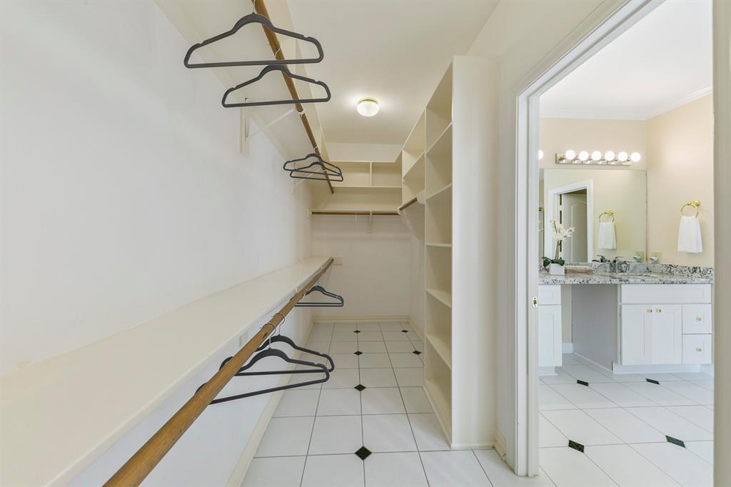 13614 2 Lakeshore Way Court, Houston, Texas 77077, 5 Bedrooms Bedrooms, 5 Rooms Rooms,4 BathroomsBathrooms,Single-family,For Sale,Lakeshore Way,73024446