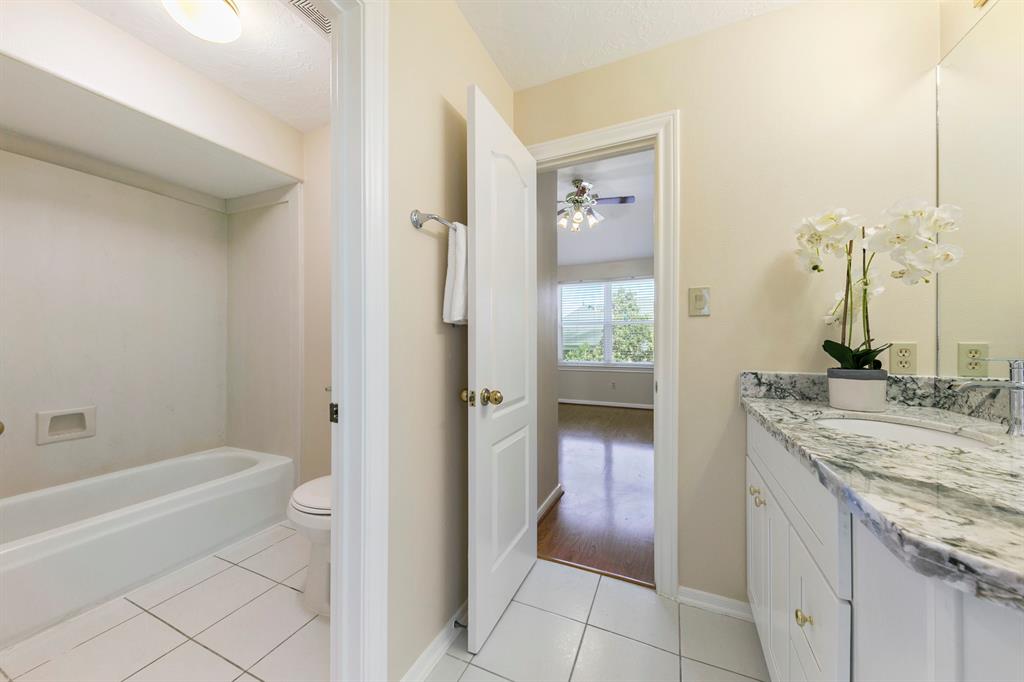 13614 2 Lakeshore Way Court, Houston, Texas 77077, 5 Bedrooms Bedrooms, 5 Rooms Rooms,4 BathroomsBathrooms,Single-family,For Sale,Lakeshore Way,73024446