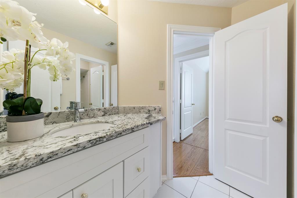13614 2 Lakeshore Way Court, Houston, Texas 77077, 5 Bedrooms Bedrooms, 5 Rooms Rooms,4 BathroomsBathrooms,Single-family,For Sale,Lakeshore Way,73024446