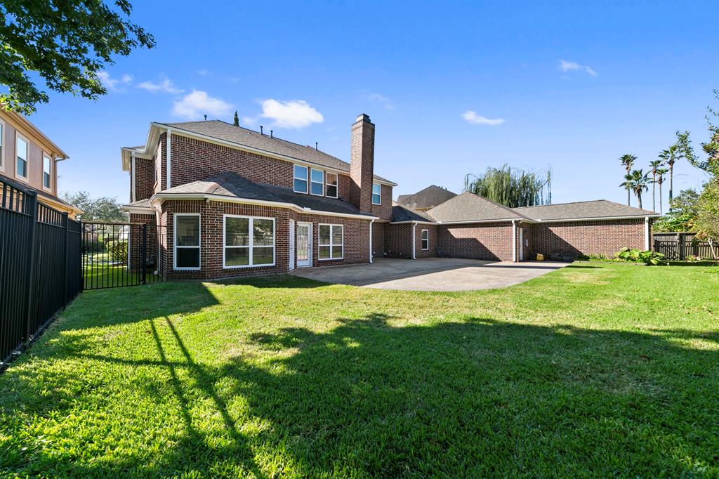 13614 2 Lakeshore Way Court, Houston, Texas 77077, 5 Bedrooms Bedrooms, 5 Rooms Rooms,4 BathroomsBathrooms,Single-family,For Sale,Lakeshore Way,73024446