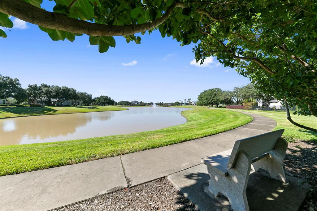 13614 2 Lakeshore Way Court, Houston, Texas 77077, 5 Bedrooms Bedrooms, 5 Rooms Rooms,4 BathroomsBathrooms,Single-family,For Sale,Lakeshore Way,73024446