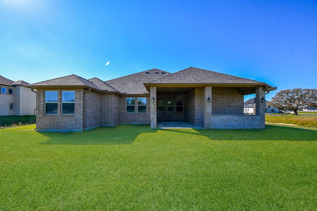 1402 1 Lakeland Circle, Rosharon, Texas 77583, 4 Bedrooms Bedrooms, 11 Rooms Rooms,3 BathroomsBathrooms,Single-family,For Sale,Lakeland,17334705