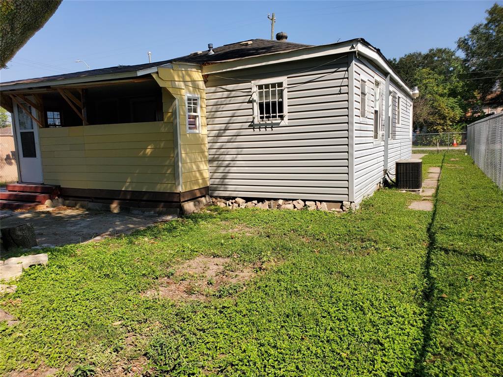 7331 1 Farnsworth Street, Houston, Texas 77022, 4 Bedrooms Bedrooms, 4 Rooms Rooms,2 BathroomsBathrooms,Single-family,For Sale,Farnsworth,63603333