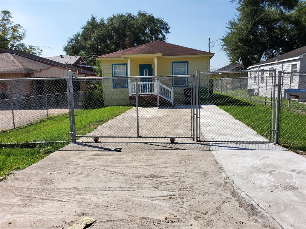 7331 1 Farnsworth Street, Houston, Texas 77022, 4 Bedrooms Bedrooms, 4 Rooms Rooms,2 BathroomsBathrooms,Single-family,For Sale,Farnsworth,63603333