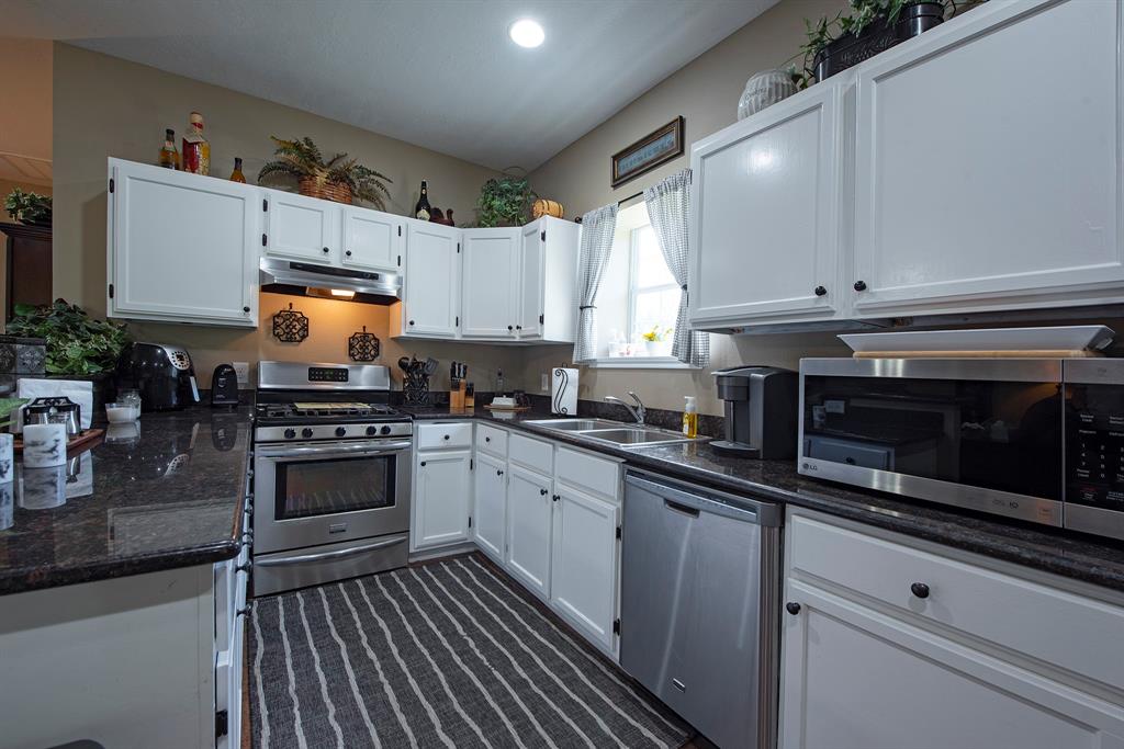 1795 1 County Road 30, Angleton, Texas 77515, 3 Bedrooms Bedrooms, 6 Rooms Rooms,2 BathroomsBathrooms,Single-family,For Sale,County Road 30,56552967