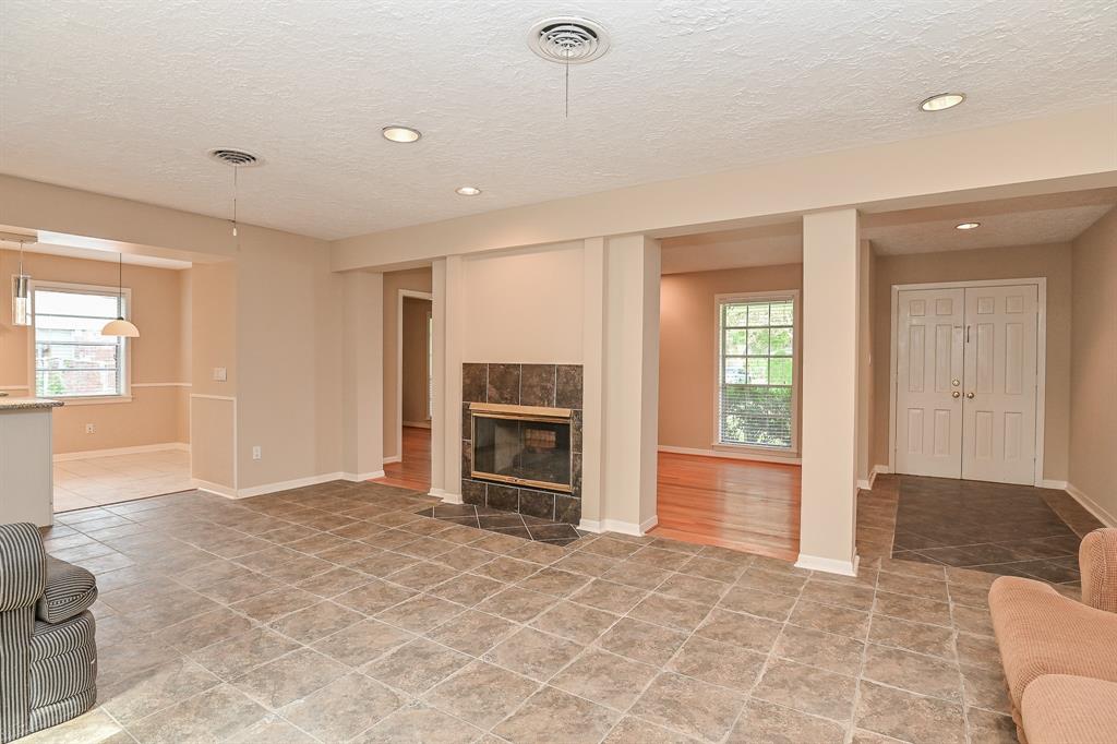 5239 1 Hummingbird Street, Houston, Texas 77035, 3 Bedrooms Bedrooms, 10 Rooms Rooms,2 BathroomsBathrooms,Single-family,For Sale,Hummingbird,81996037