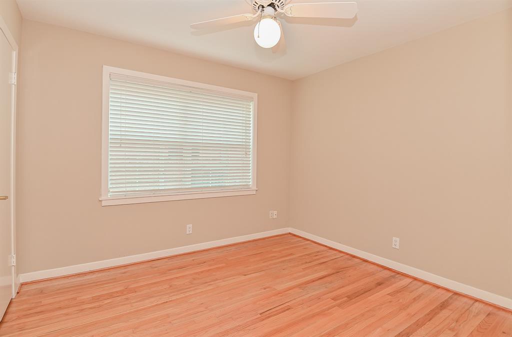 5239 1 Hummingbird Street, Houston, Texas 77035, 3 Bedrooms Bedrooms, 10 Rooms Rooms,2 BathroomsBathrooms,Single-family,For Sale,Hummingbird,81996037