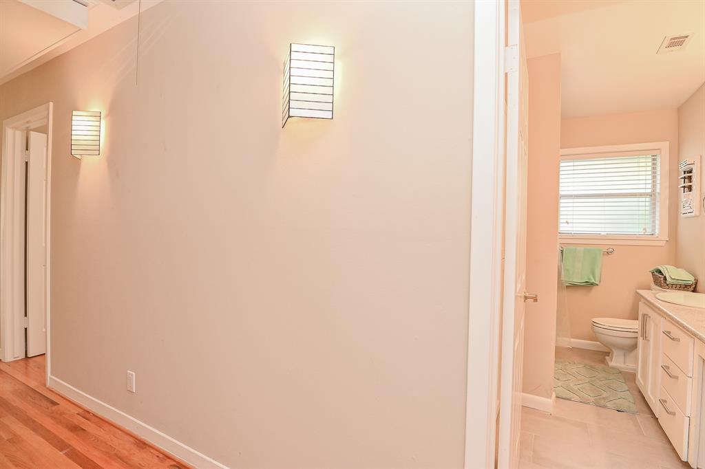 5239 1 Hummingbird Street, Houston, Texas 77035, 3 Bedrooms Bedrooms, 10 Rooms Rooms,2 BathroomsBathrooms,Single-family,For Sale,Hummingbird,81996037