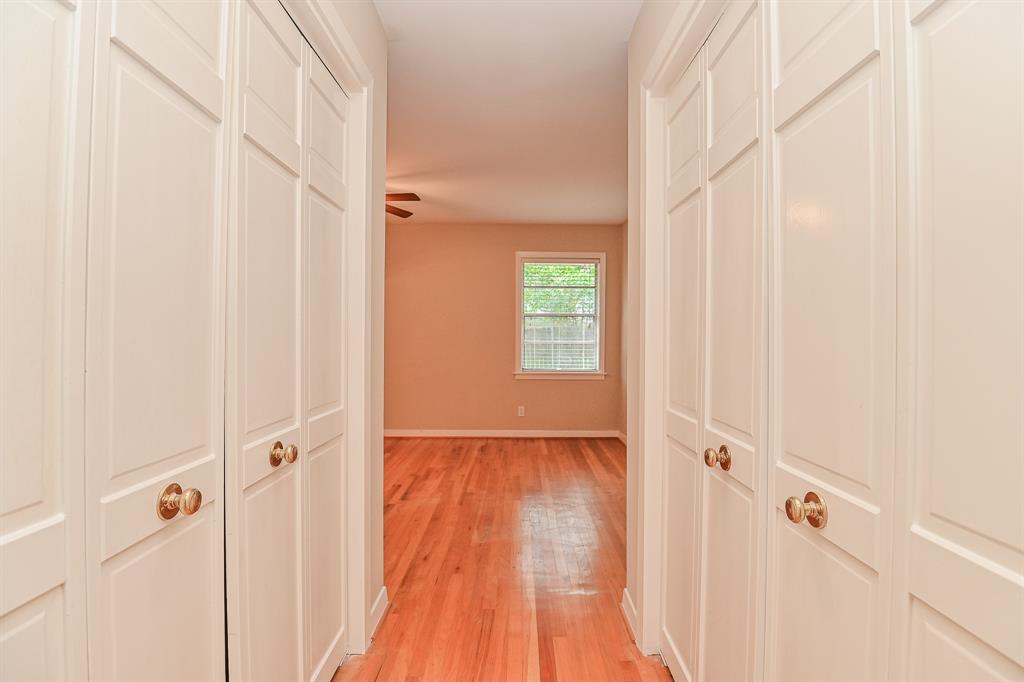 5239 1 Hummingbird Street, Houston, Texas 77035, 3 Bedrooms Bedrooms, 10 Rooms Rooms,2 BathroomsBathrooms,Single-family,For Sale,Hummingbird,81996037