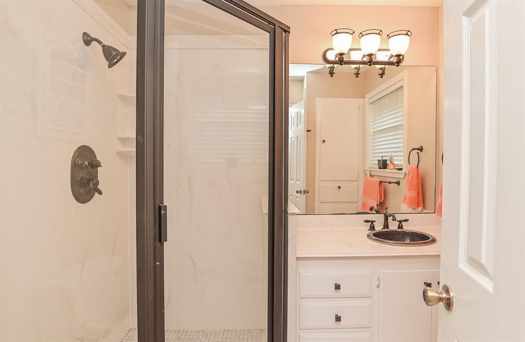 5239 1 Hummingbird Street, Houston, Texas 77035, 3 Bedrooms Bedrooms, 10 Rooms Rooms,2 BathroomsBathrooms,Single-family,For Sale,Hummingbird,81996037
