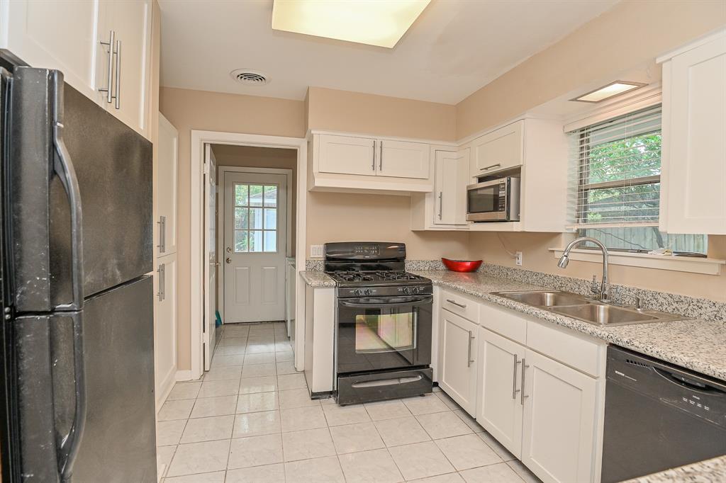 5239 1 Hummingbird Street, Houston, Texas 77035, 3 Bedrooms Bedrooms, 10 Rooms Rooms,2 BathroomsBathrooms,Single-family,For Sale,Hummingbird,81996037