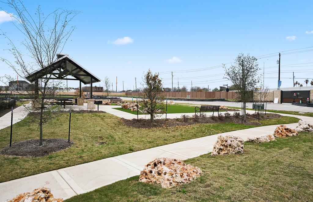 10406 2 Marston Vineyard Drive, Houston, Texas 77025, 3 Bedrooms Bedrooms, 5 Rooms Rooms,2 BathroomsBathrooms,Single-family,For Sale,Marston Vineyard,53309346