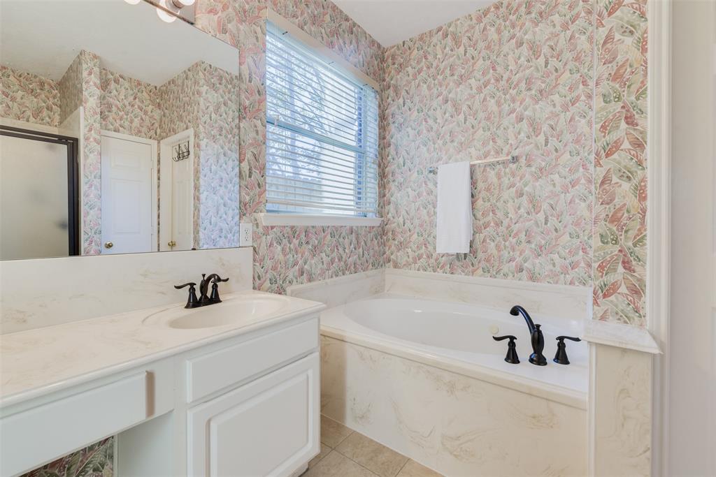 16118 2 Castlegrove Court, Tomball, Texas 77377, 4 Bedrooms Bedrooms, 9 Rooms Rooms,2 BathroomsBathrooms,Single-family,For Sale,Castlegrove,68708168