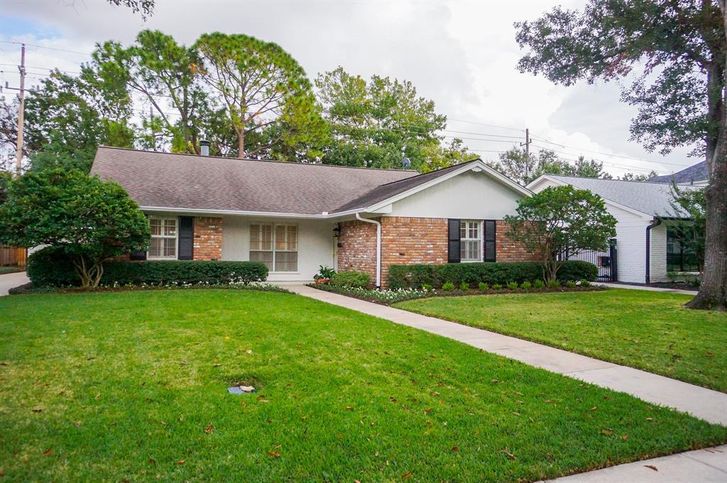 2313 1 Briarhurst Drive, Houston, Texas 77057, 3 Bedrooms Bedrooms, 8 Rooms Rooms,2 BathroomsBathrooms,Single-family,For Sale,Briarhurst,50447731