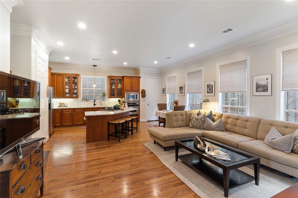 3214 3 Pemberton Circle Drive, Houston, Texas 77025, 3 Bedrooms Bedrooms, 6 Rooms Rooms,2 BathroomsBathrooms,Single-family,For Sale,Pemberton Circle,87207982