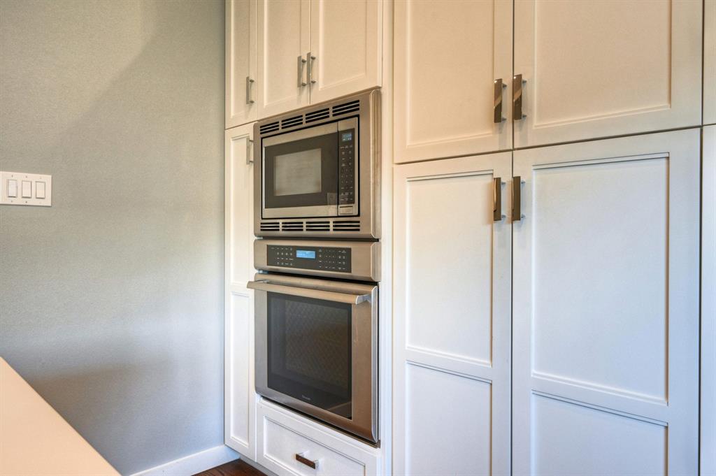 1712 4 Oakdale Street, Houston, Texas 77004, 3 Bedrooms Bedrooms, 8 Rooms Rooms,3 BathroomsBathrooms,Single-family,For Sale,Oakdale,51227717
