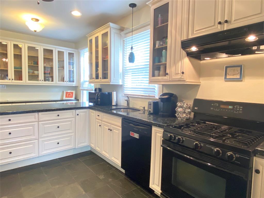 1623 1.5 Broadway Street, Galveston, Texas 77550, 3 Bedrooms Bedrooms, 8 Rooms Rooms,2 BathroomsBathrooms,Single-family,For Sale,Broadway,54762730