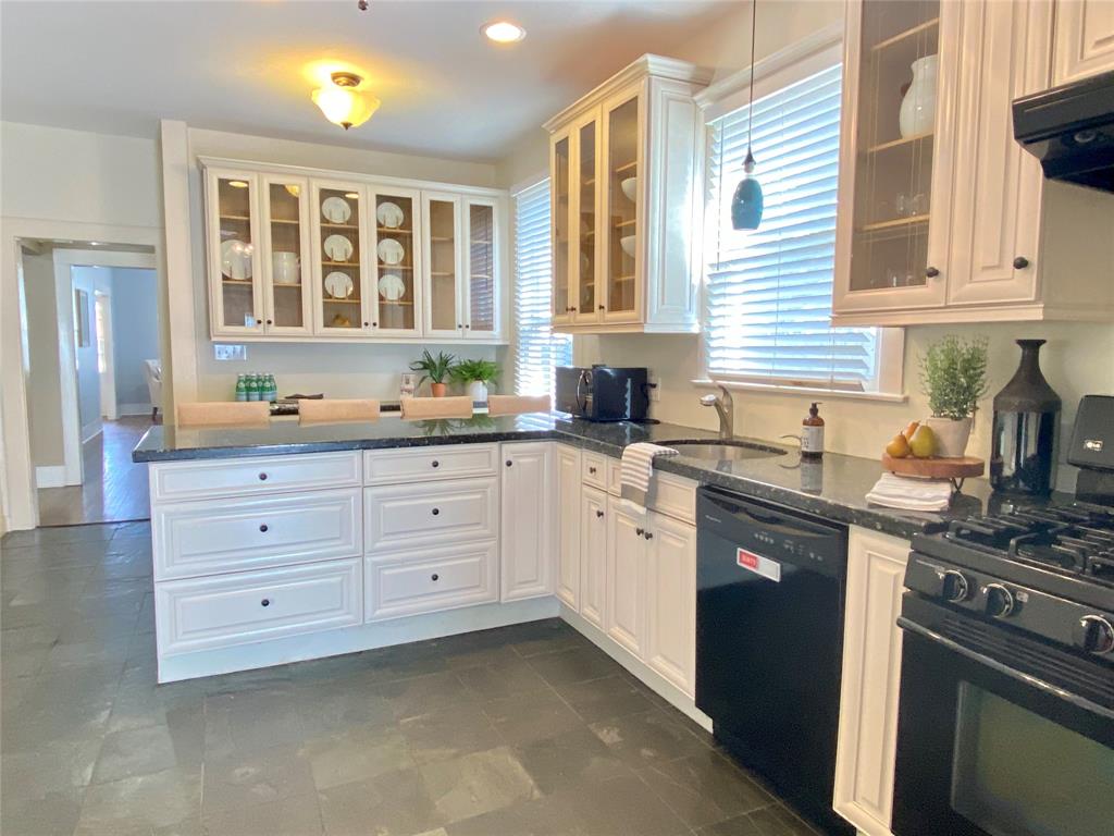 1623 1.5 Broadway Street, Galveston, Texas 77550, 3 Bedrooms Bedrooms, 8 Rooms Rooms,2 BathroomsBathrooms,Single-family,For Sale,Broadway,54762730