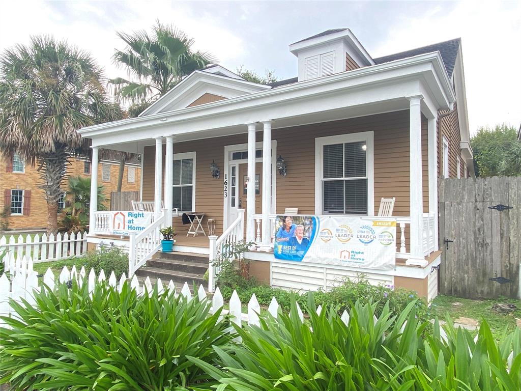 1623 1.5 Broadway Street, Galveston, Texas 77550, 3 Bedrooms Bedrooms, 8 Rooms Rooms,2 BathroomsBathrooms,Single-family,For Sale,Broadway,54762730