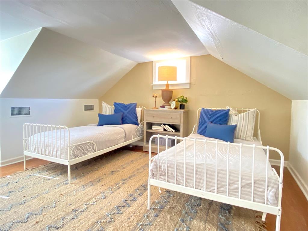 1623 1.5 Broadway Street, Galveston, Texas 77550, 3 Bedrooms Bedrooms, 8 Rooms Rooms,2 BathroomsBathrooms,Single-family,For Sale,Broadway,54762730