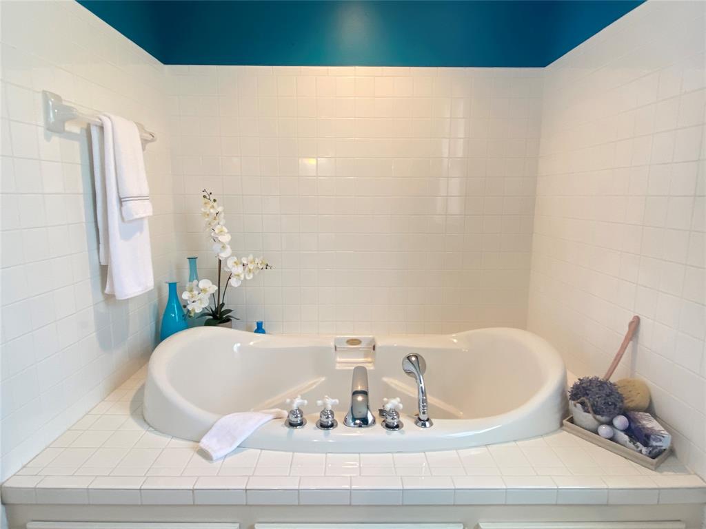 1623 1.5 Broadway Street, Galveston, Texas 77550, 3 Bedrooms Bedrooms, 8 Rooms Rooms,2 BathroomsBathrooms,Single-family,For Sale,Broadway,54762730