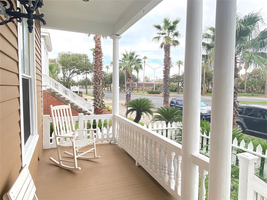1623 1.5 Broadway Street, Galveston, Texas 77550, 3 Bedrooms Bedrooms, 8 Rooms Rooms,2 BathroomsBathrooms,Single-family,For Sale,Broadway,54762730